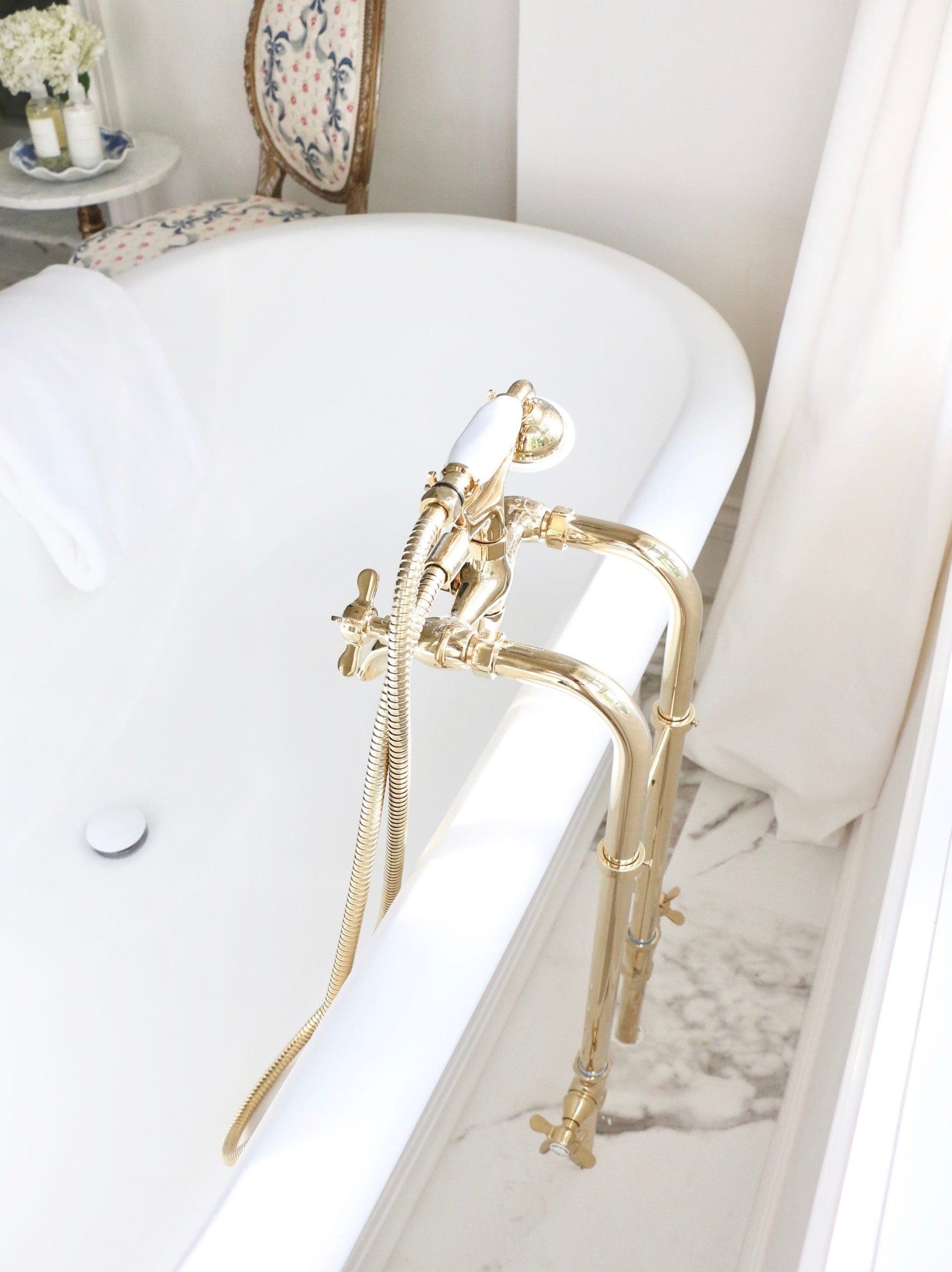 What Are Common Tub Faucet Options?