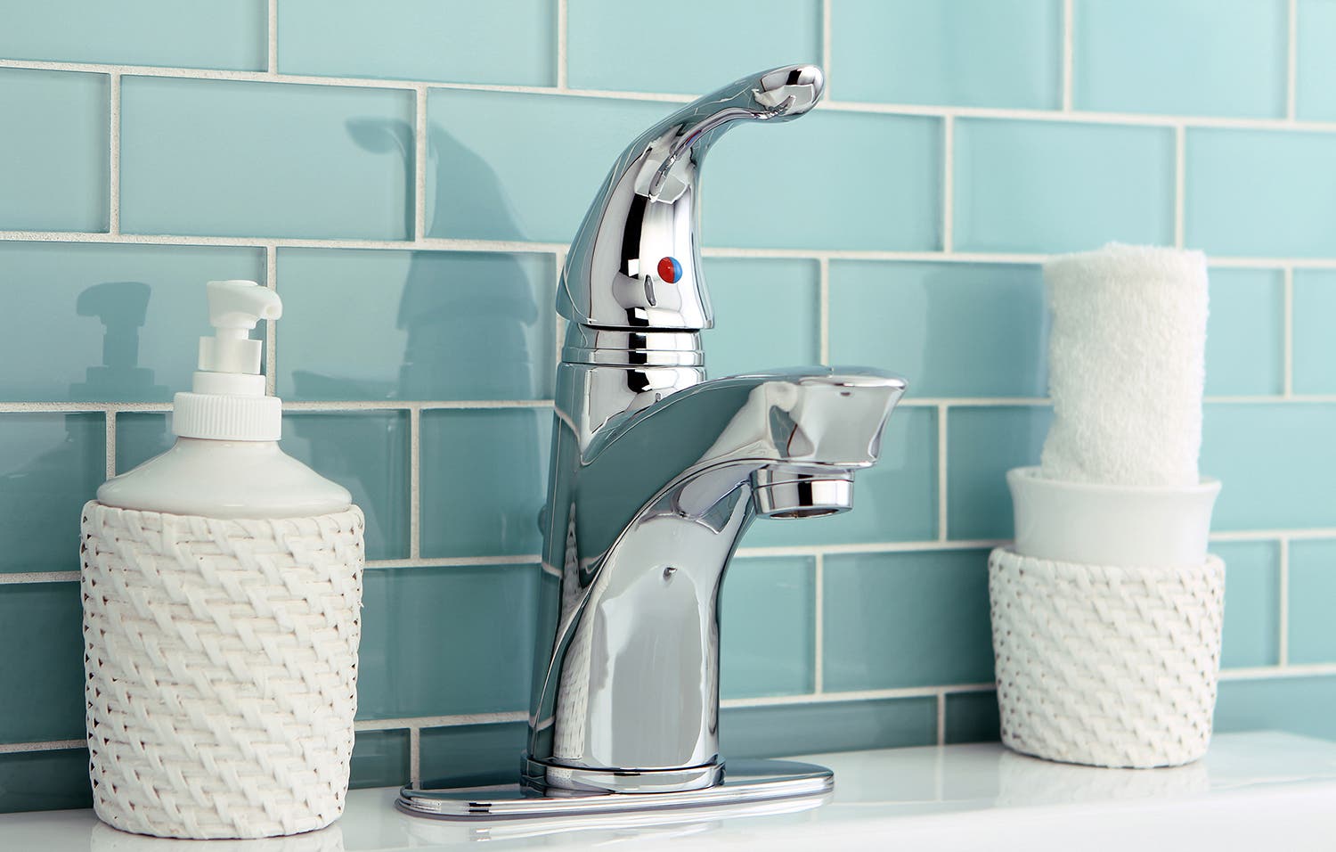 Easy tricks to producing a sparkling clean bathroom