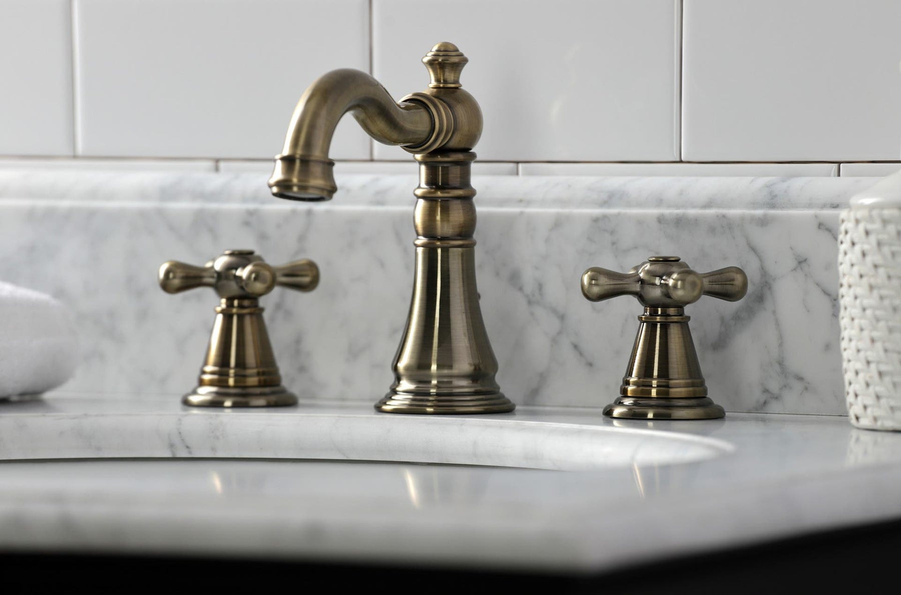 The Best Finishes for Widespread Bathroom Faucets