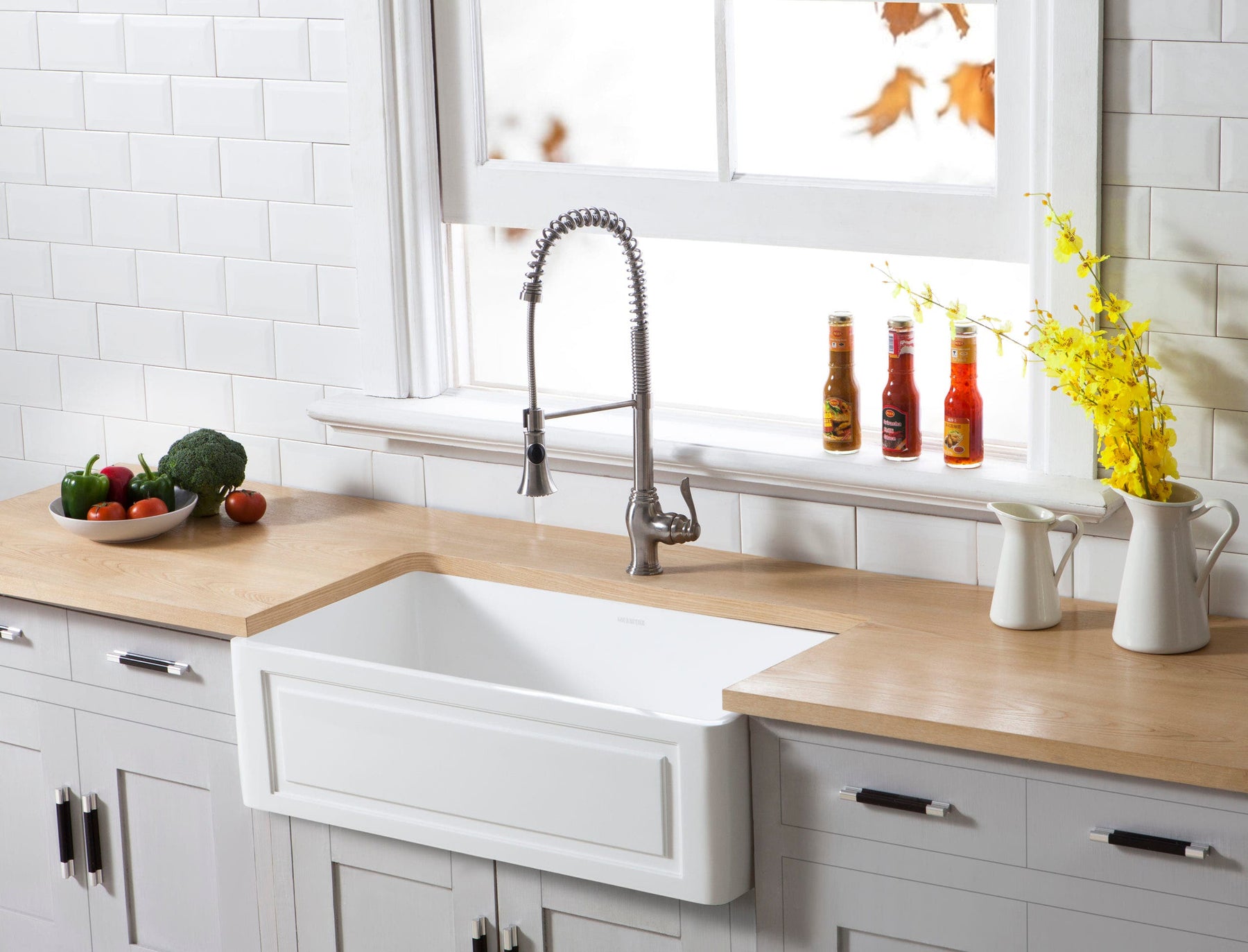 SINK FEATURE 4: Profile of the GKFA331810LD Gourmetier Farmhouse Sink