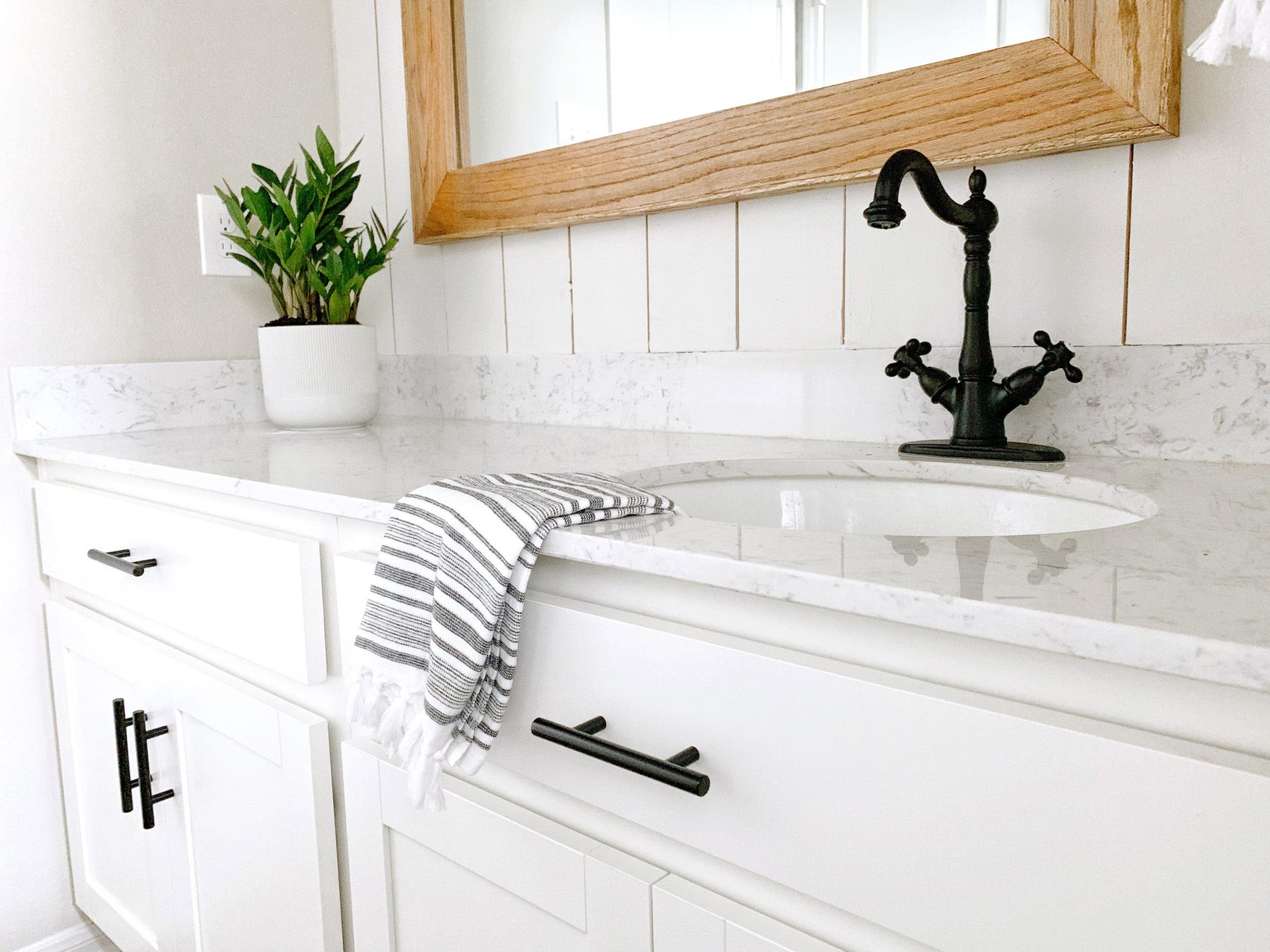 Ways to Use Matte Black for Your Bathroom or Kitchen