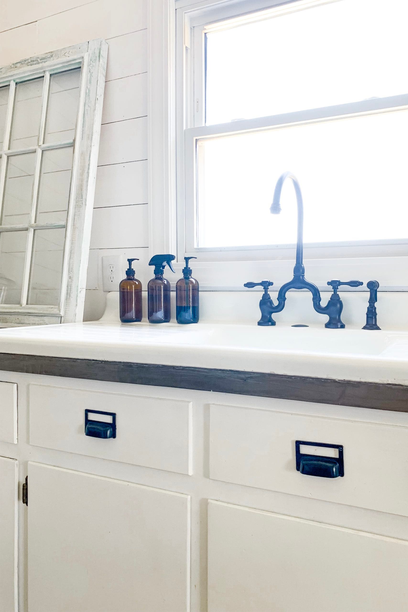 How to Use More Dark Finishes in Your Kitchen