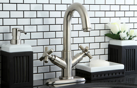 Vintage bathroom design: Distressed accents