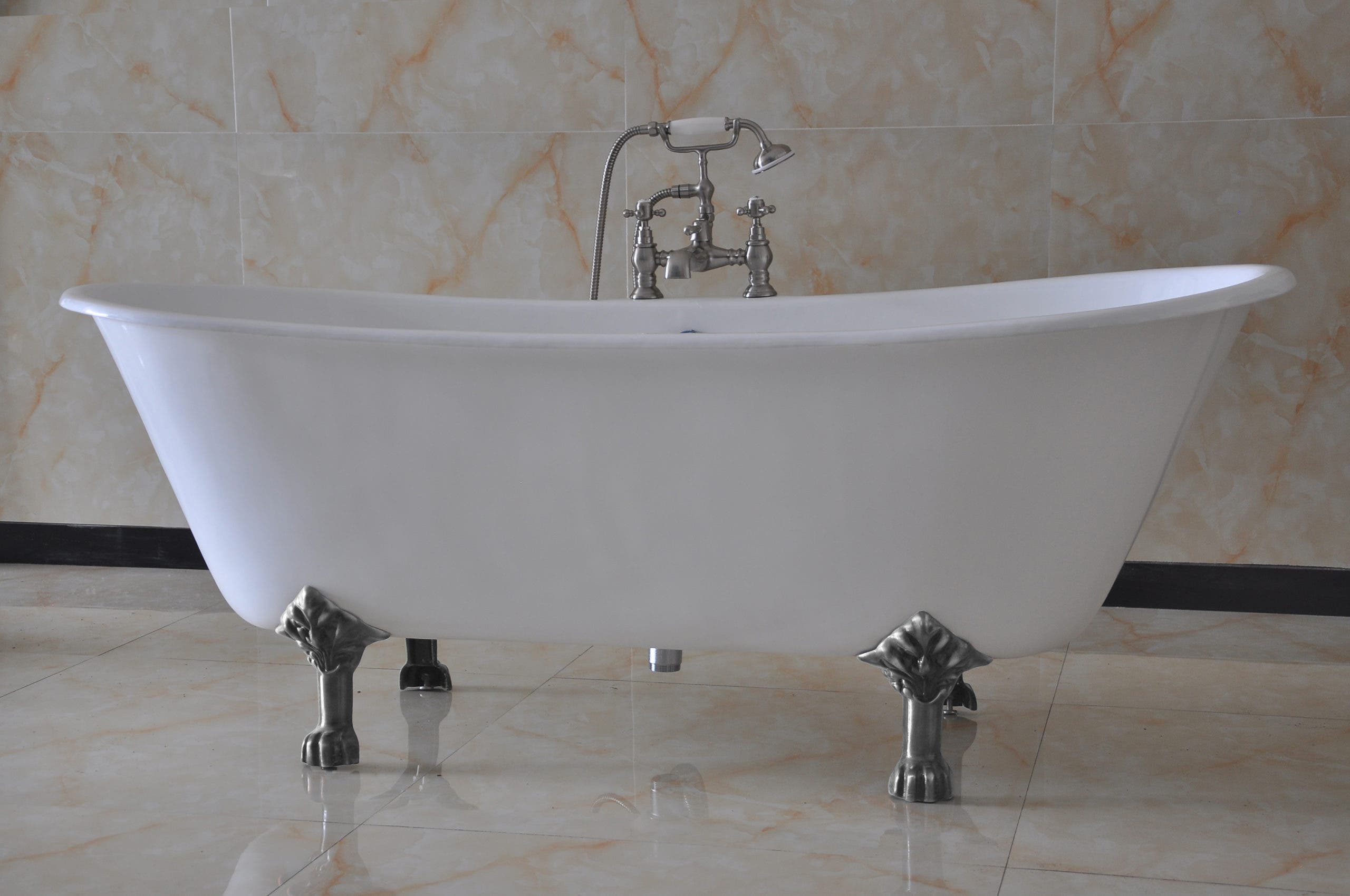 Choosing the Finish of Your Clawfoot Tub Feet Kingston Brass