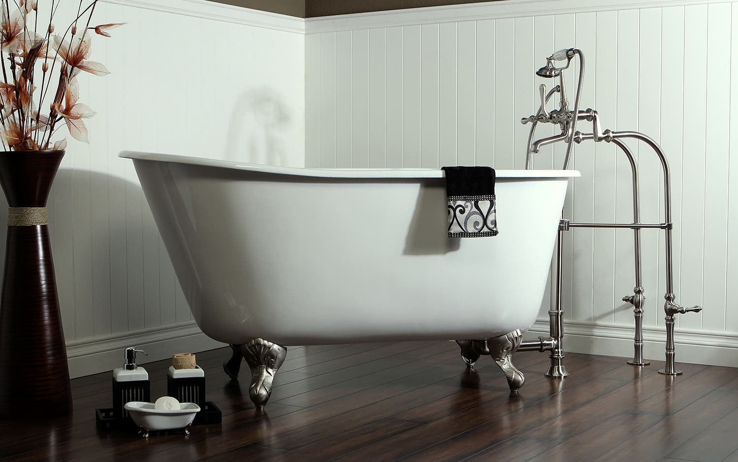 How to Decorate a Vintage Bathroom Like a Winter Retreat