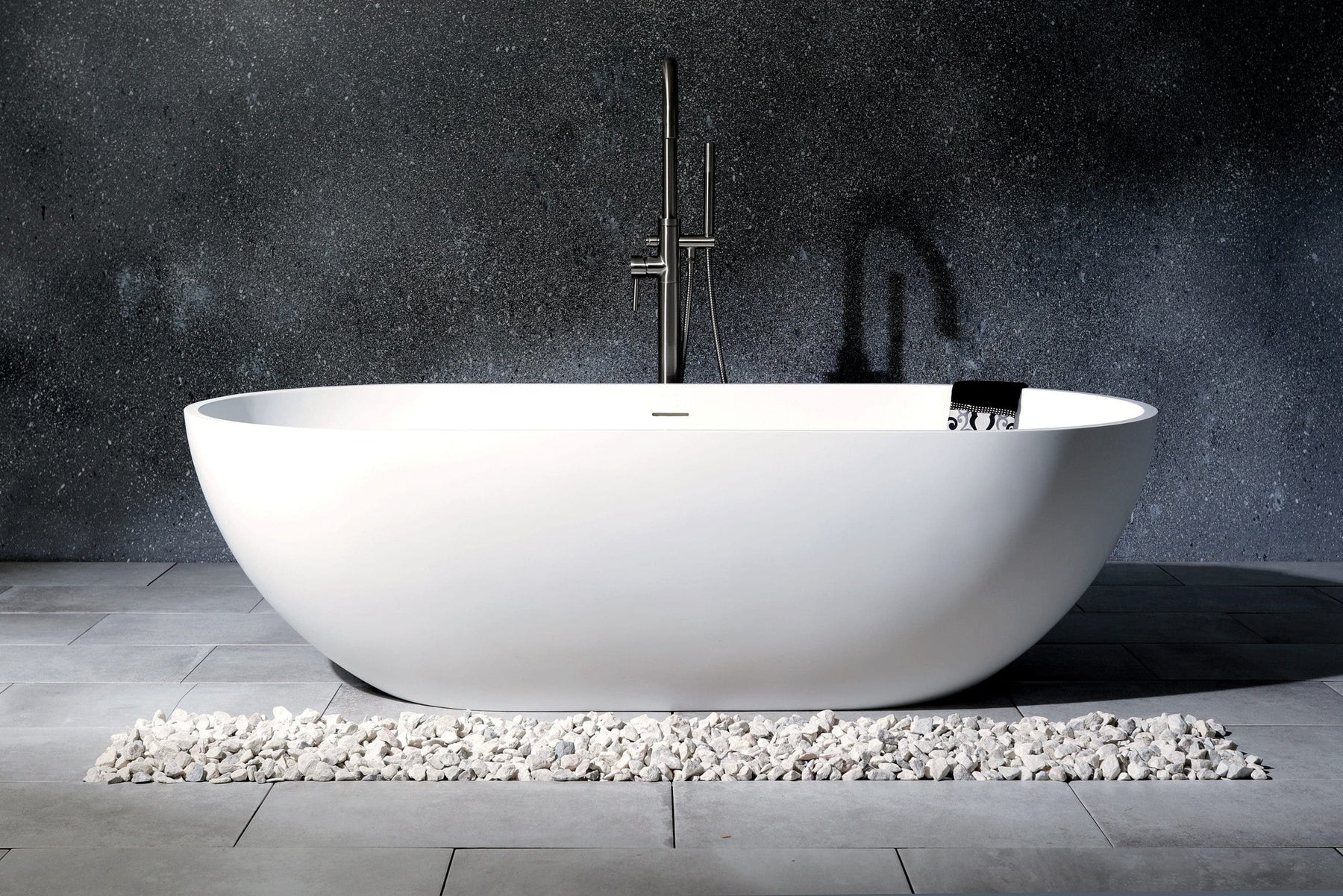 Bathtub Feature 6: Profile of the VRTRS903520 solid surface bathtub