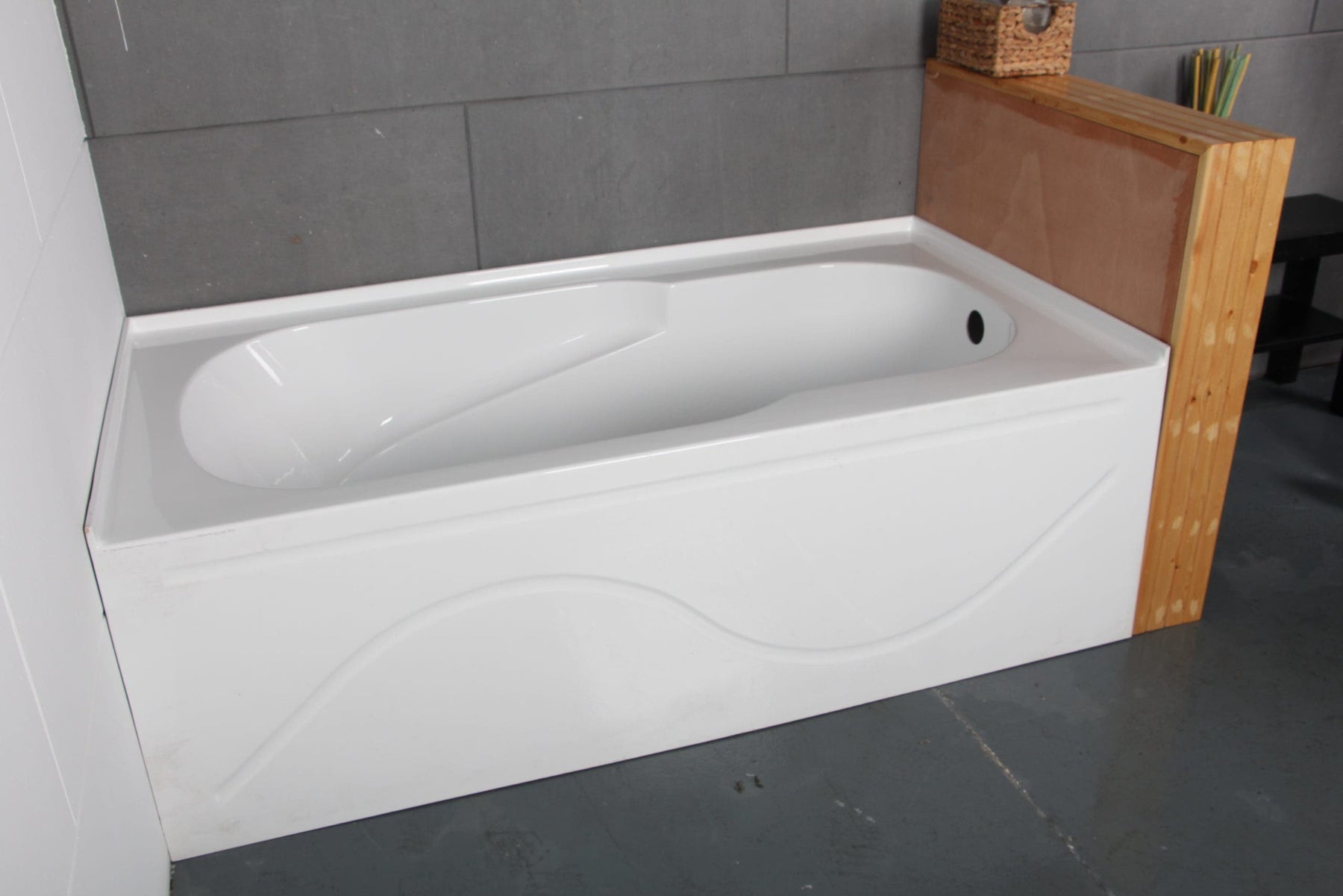 Sink Into the Aqua Eden Acrylic Alcove Tub and Forget About Your Stress, VTAP603216R