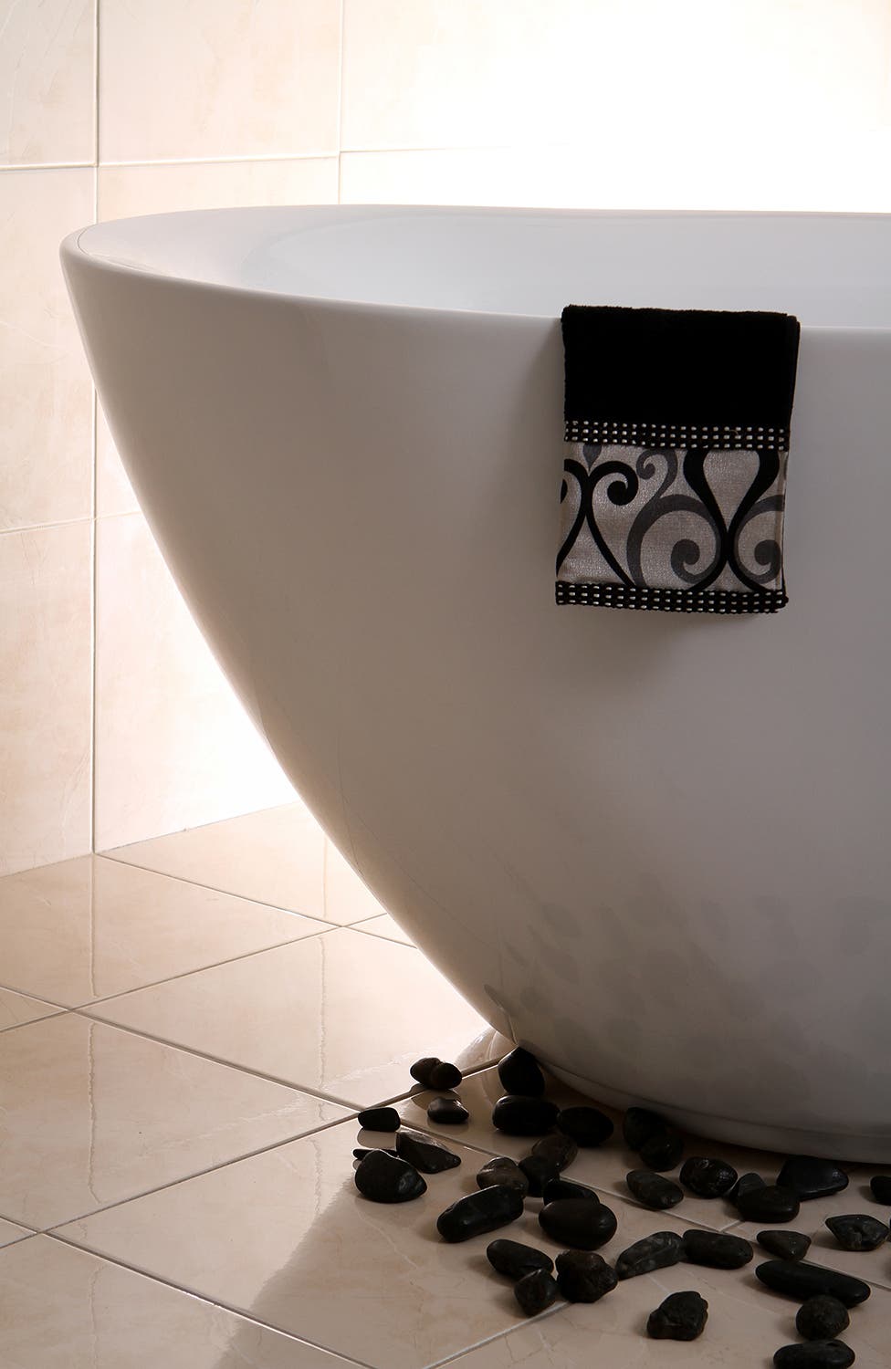 Tips for choosing the right faucet for your contemporary freestanding tub