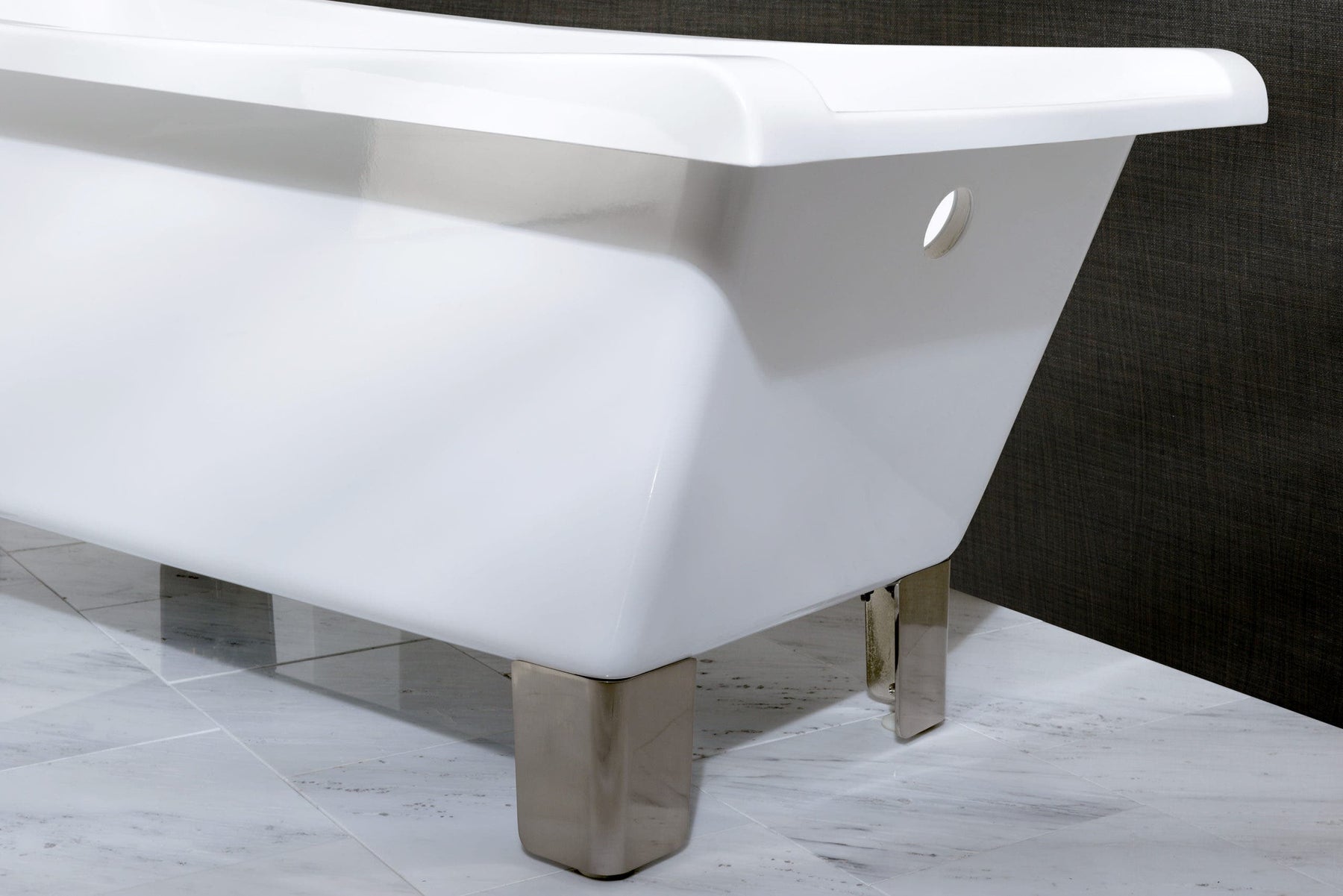 BATHTUB FEATURE 4: Profile of the Aqua Eden VTRF673018A8 Bathtub