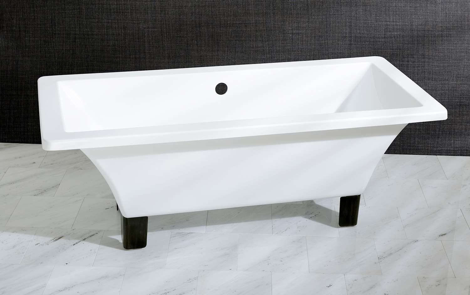 Tips on surrounding your clawfoot tub with the ultimate decor