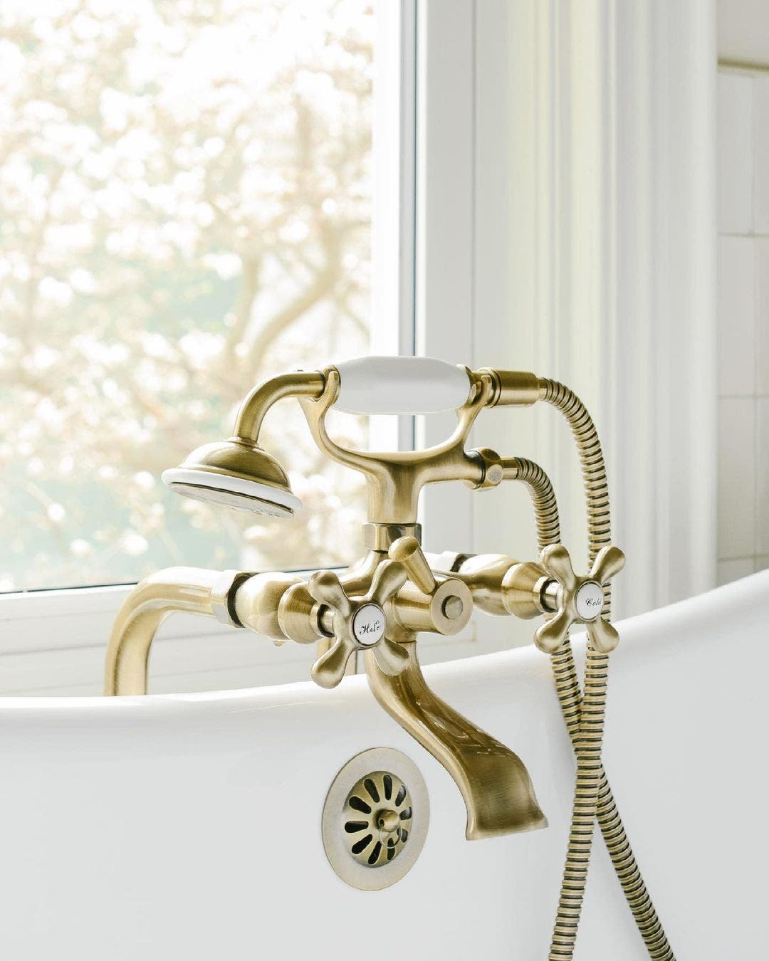 3 Beautiful Faucets to Enhance Your Small Tub