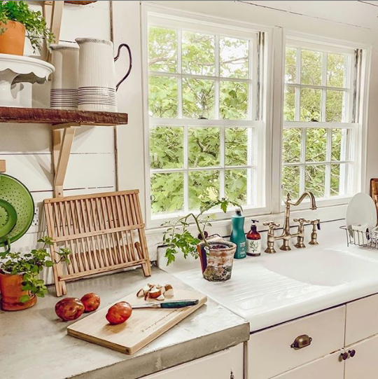 DIY Farmhouse Kitchen Decorating Tips