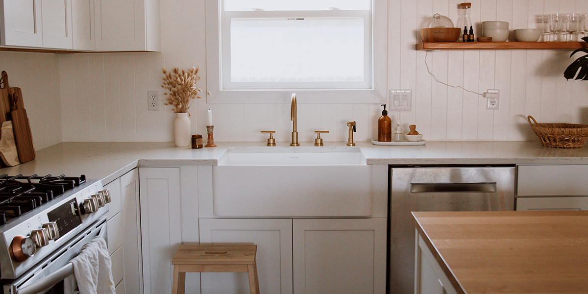 White Farmhouse Sinks: a Timeless Choice for the Modern Kitchen